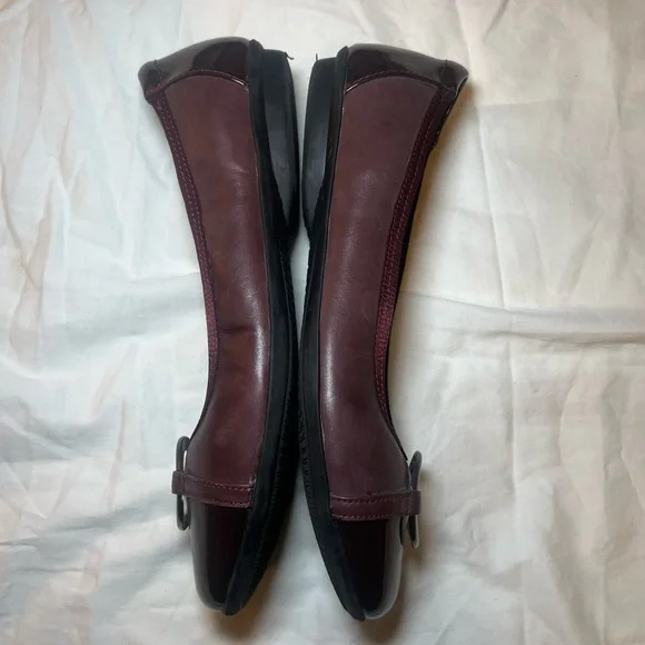 Clarks Womens Gracelin Wind Ballet Flat Size 11 M Plum Leather Patent Toe Shoe - Picture 4 of 6